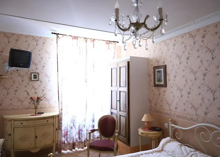 Le Baldaquin Bed & Breakfast *